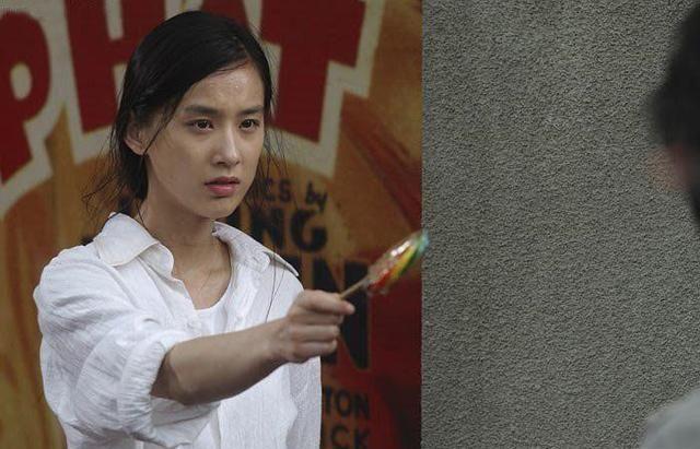 演戏被嘲“海娃死了”,带娃形同陌生人,阔太黄圣依究竟还会啥?