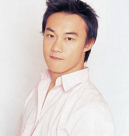 陈奕迅因意外睾丸受伤（陈奕迅曾当众脱裤子露臀）