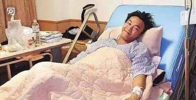 陈奕迅因意外睾丸受伤（陈奕迅曾当众脱裤子露臀）