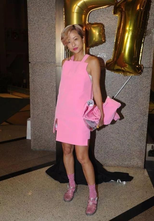 陈奕迅因意外睾丸受伤（陈奕迅曾当众脱裤子露臀）