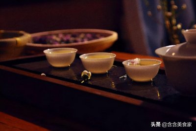 ​茶桌主人面向哪个方向摆放（茶桌上讲究6个喝茶礼仪）