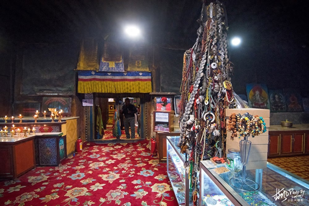 文成公主庙,因其悠久的历史文化,被当地人称为玉树高原洞天福地