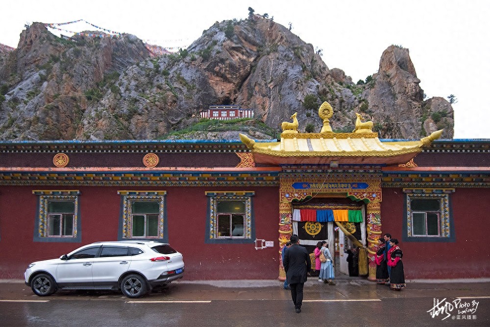 文成公主庙,因其悠久的历史文化,被当地人称为玉树高原洞天福地