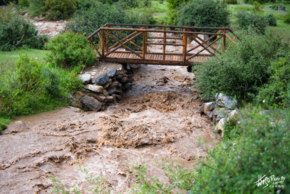 文成公主庙,因其悠久的历史文化,被当地人称为玉树高原洞天福地