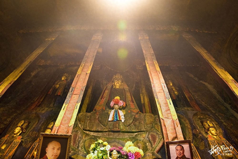 文成公主庙,因其悠久的历史文化,被当地人称为玉树高原洞天福地