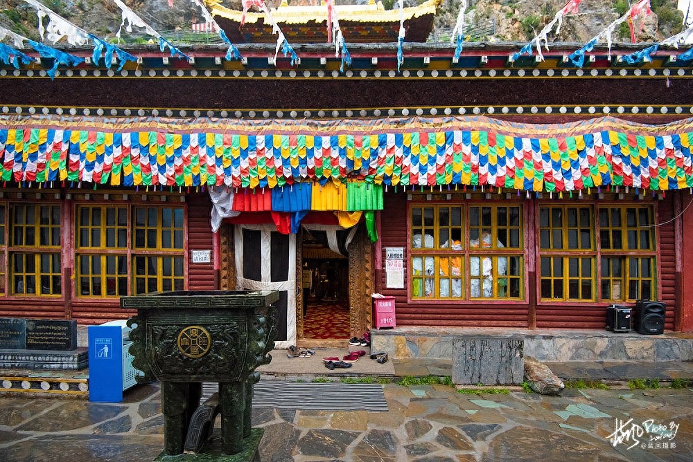文成公主庙,因其悠久的历史文化,被当地人称为玉树高原洞天福地