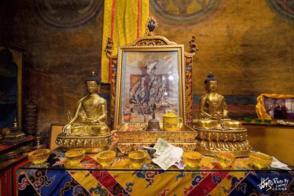 文成公主庙,因其悠久的历史文化,被当地人称为玉树高原洞天福地