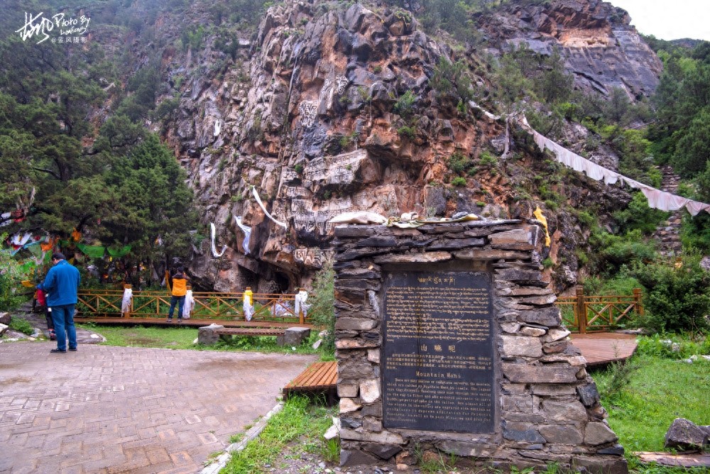 文成公主庙,因其悠久的历史文化,被当地人称为玉树高原洞天福地