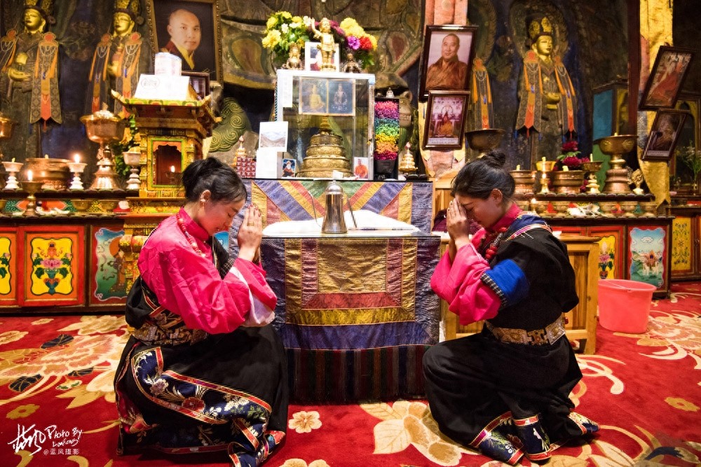 文成公主庙,因其悠久的历史文化,被当地人称为玉树高原洞天福地