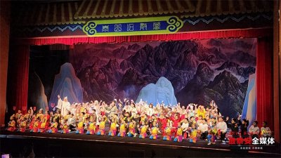 ​泰山神话儿童剧《少年石敢当》泰山外国语学校专场演出在泰山国际会展中心开演