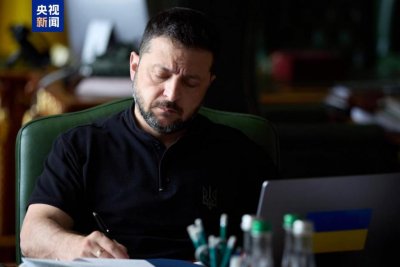 ​泽连斯基回应乌克兰领土相关问题：乌宪法里有答案