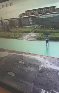 ​黑龙江漠河边检站一员工雨天打扫水池触电身亡，家属：单位违规铺电源