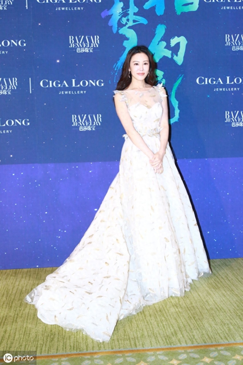 她是王姬的女儿,出道7年无人知,青春活力充满朝气