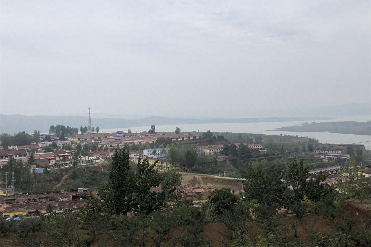 农村大妈做野生黄河鲤鱼,二十五块钱一斤,笑称比猪肉还便宜