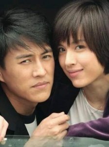 ​靳东李佳：爱情长跑终成眷属，甜蜜婚姻羡煞旁人！