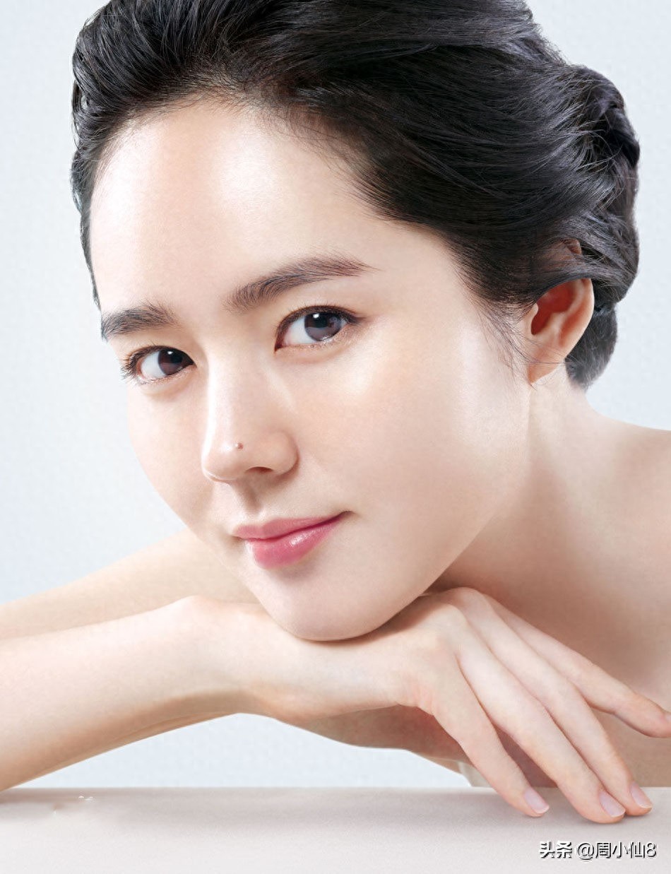 明星韩佳人，韩国娱乐圈影视演员，被誉为韩国“媚鼻女王”