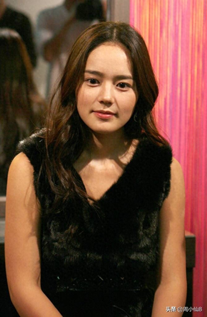 明星韩佳人，韩国娱乐圈影视演员，被誉为韩国“媚鼻女王”