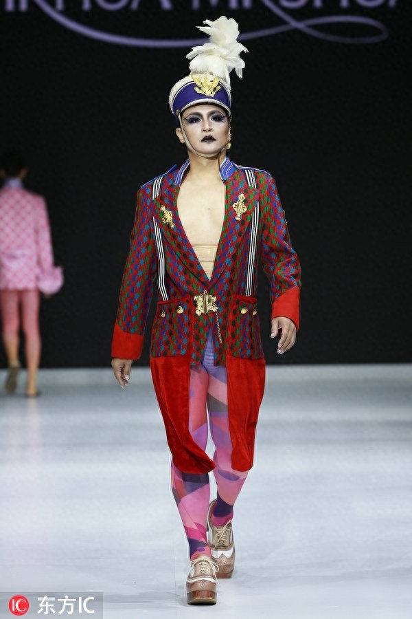 “千面男爵”陈志朋穿20厘米无跟鞋走T台,每个造型妖艳辣眼睛