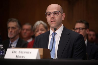 ​特朗普称已签署米兰入职美联储的相关文件