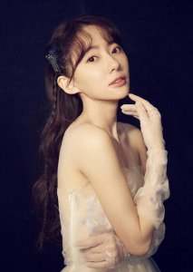 ​尤物界的极品之选！33岁刘萌萌写真曝光，妩媚动人令人陶醉