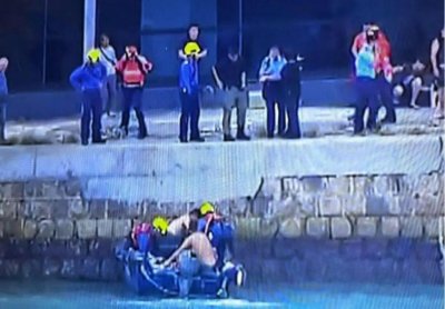 ​一对母子疑因观浪坠海