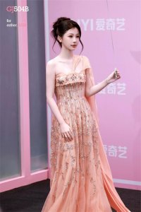 ​继续兴致盎然地与世界交手 一直走在开满鲜花的路上☀️虞书欣