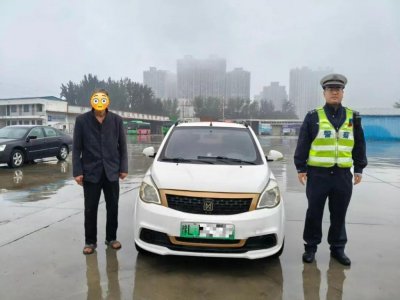 ​76岁男子交通违法279条，265条为闯红灯，总记819分！当事人：不知道要考驾驶