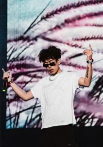 ​说唱歌手诺米无证驾驶被处罚，舅舅证实：系试驾朋友跑车