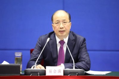 ​易会满，被免去全国政协职务