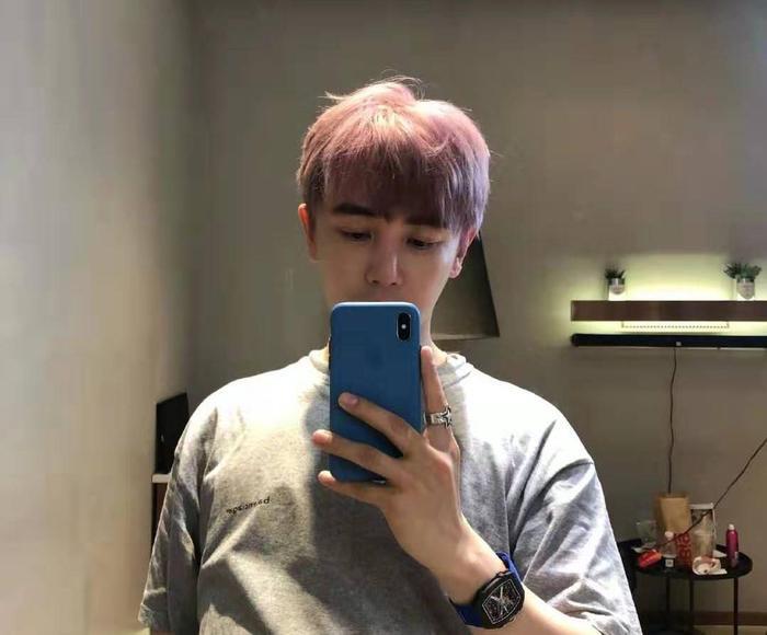 有一种整容叫孙坚换泡泡粉发色，本以为会娘气，结果秒变偶像男主