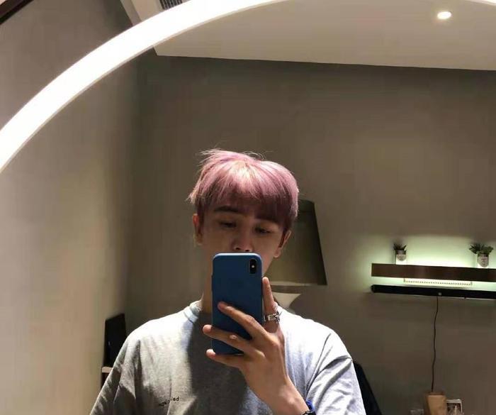 有一种整容叫孙坚换泡泡粉发色，本以为会娘气，结果秒变偶像男主