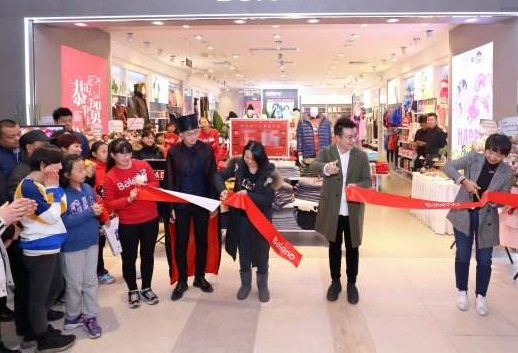 baleno宾奴是名牌吗_班尼路销售下滑原因