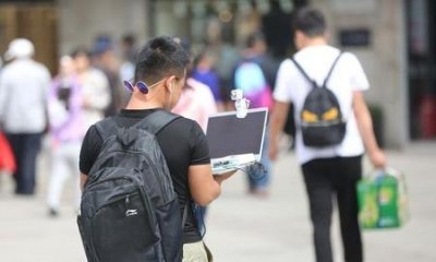 ​手上总起小水泡 很痒是怎么回事(手上起透明小水泡还痒)