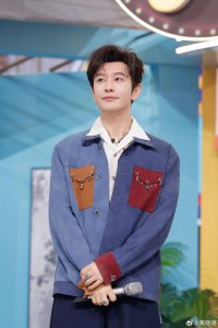 ​黄晓明自曝曾因“闹太套”抑郁：路边的狗都像在嘲笑我，内心痛苦只能微笑