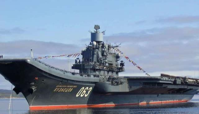 人类可造80万吨油轮，为什么美国海军却严格限制航母吨位？