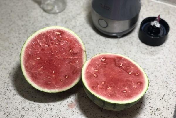 榨西瓜汁里面可以加什么,西瓜汁加什么更好喝图3