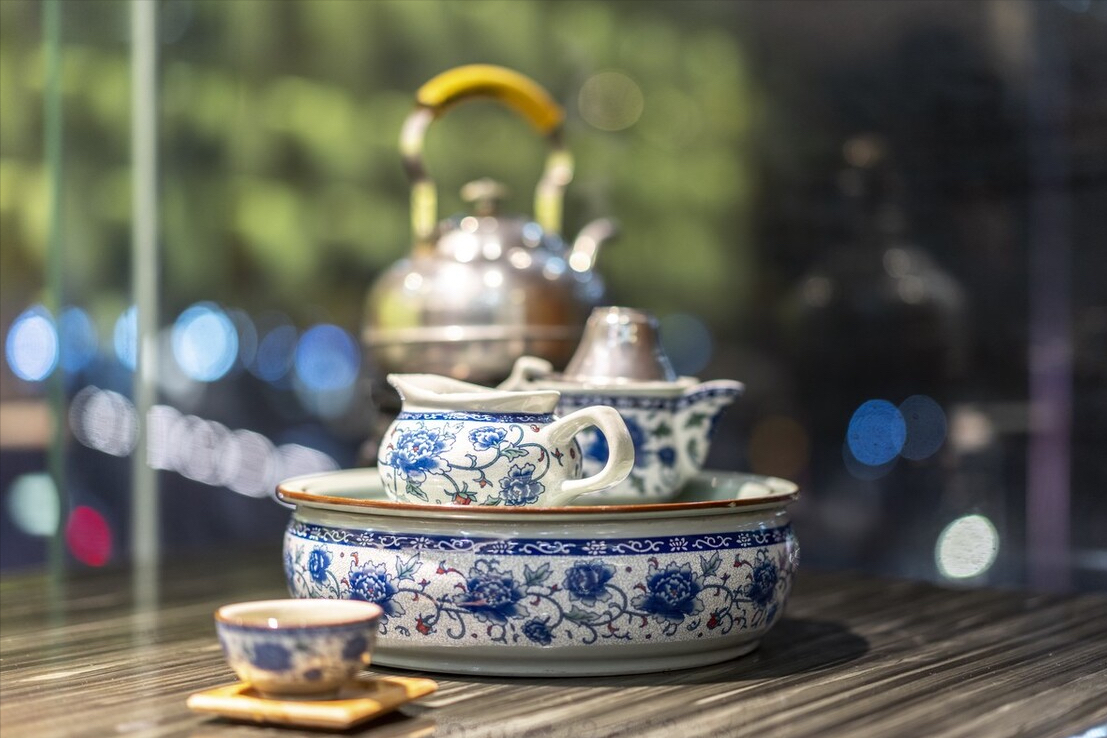 倒茶时用手指敲桌子（其中有6个规矩很重要）