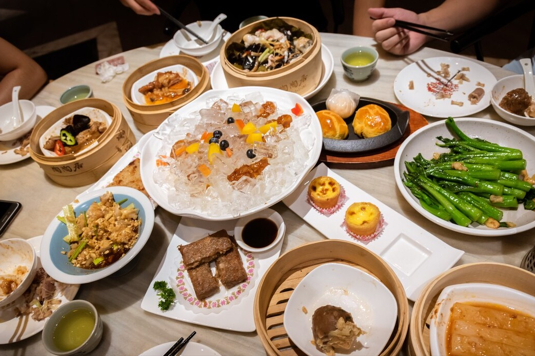 倒茶时用手指敲桌子（其中有6个规矩很重要）