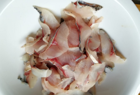 草鱼片怎么炒好吃,草鱼片怎么做好吃又简单家常的图1