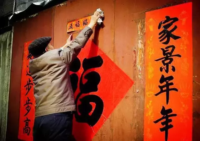 对联怎么贴才正确 春节贴对联，10个人9人错，对联要这么贴才正确！