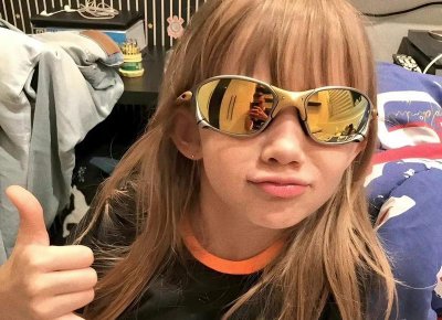 ​43岁阿姨嫁给20岁小鲜肉，生双胞胎儿子，婚姻美满，生活幸福