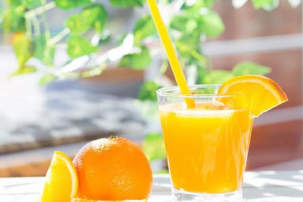 橙汁的维生素c含量高吗 橙汁不能跟什么在一起 橙汁的维生素c含量高吗 橙汁不能跟什么在一起
