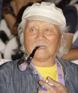 ​成龙父亲是戴笠手下特务，差点遭遇南京大屠杀，晚年澳大利亚去世