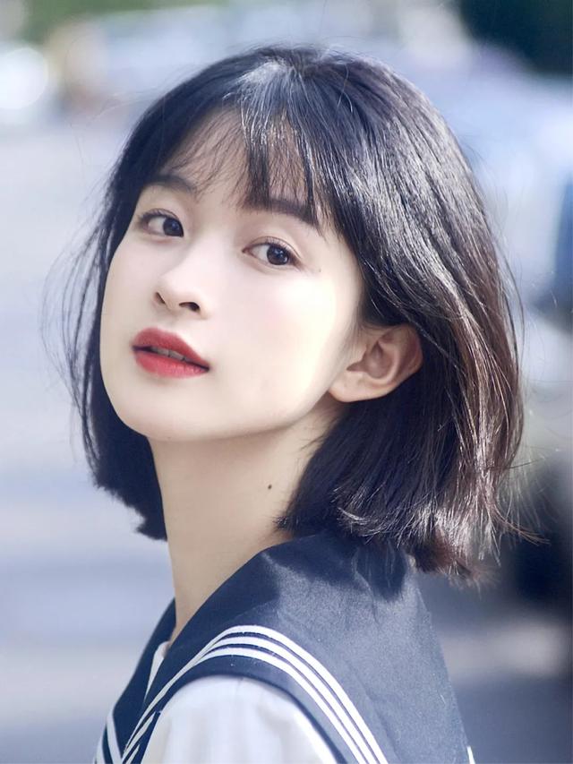 分享100款好看的发型（4个高效变美的发型）(33)