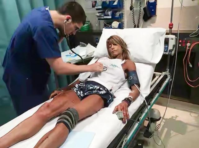 牧羊犬扑咬（袋鼠打趴拳手让女教练装死）(7)