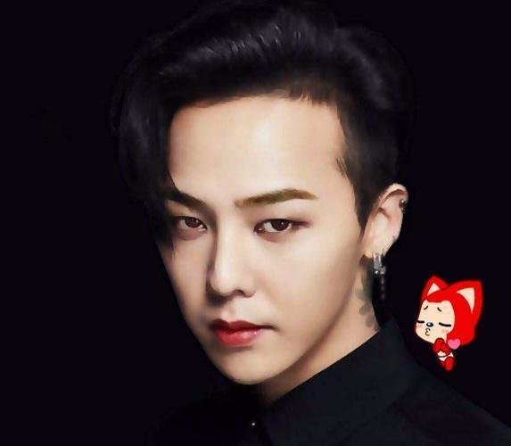 权志龙不愧“亚洲天王”，驾驭各种发型发色，一般人可hold不住！