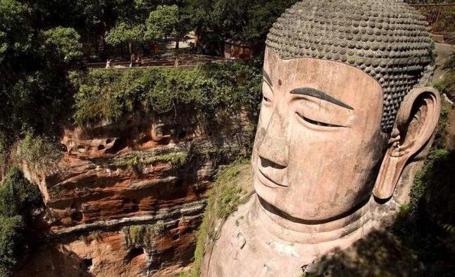 为什么乐山大佛不能拜 乐山大佛闭眼事件原因