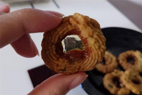 玻璃曲奇可以用软糖做吗 玻璃曲奇吃了会胖吗 玻璃曲奇可以用软糖做吗 玻璃曲奇吃了会胖吗