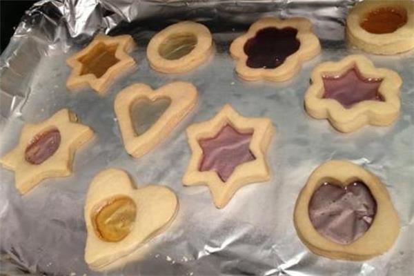 玻璃曲奇可以用软糖做吗 玻璃曲奇吃了会胖吗 玻璃曲奇可以用软糖做吗 玻璃曲奇吃了会胖吗