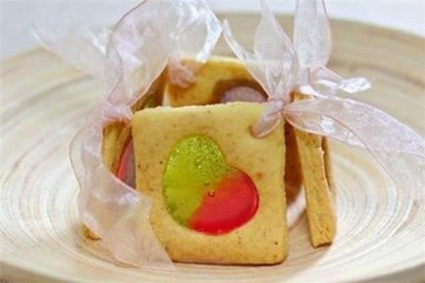 玻璃曲奇可以用软糖做吗 玻璃曲奇吃了会胖吗 玻璃曲奇可以用软糖做吗 玻璃曲奇吃了会胖吗